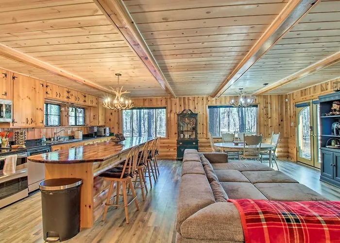 Furnished Patio & Fire Pit: Pinetop Cabin! Holiday home
