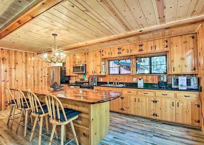 Furnished Patio & Fire Pit: Pinetop Cabin! *