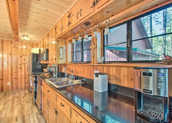 Holiday home Furnished Patio & Fire Pit: Pinetop Cabin!