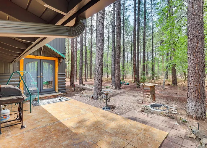 Furnished Patio & Fire Pit: Pinetop Cabin! Holiday home
